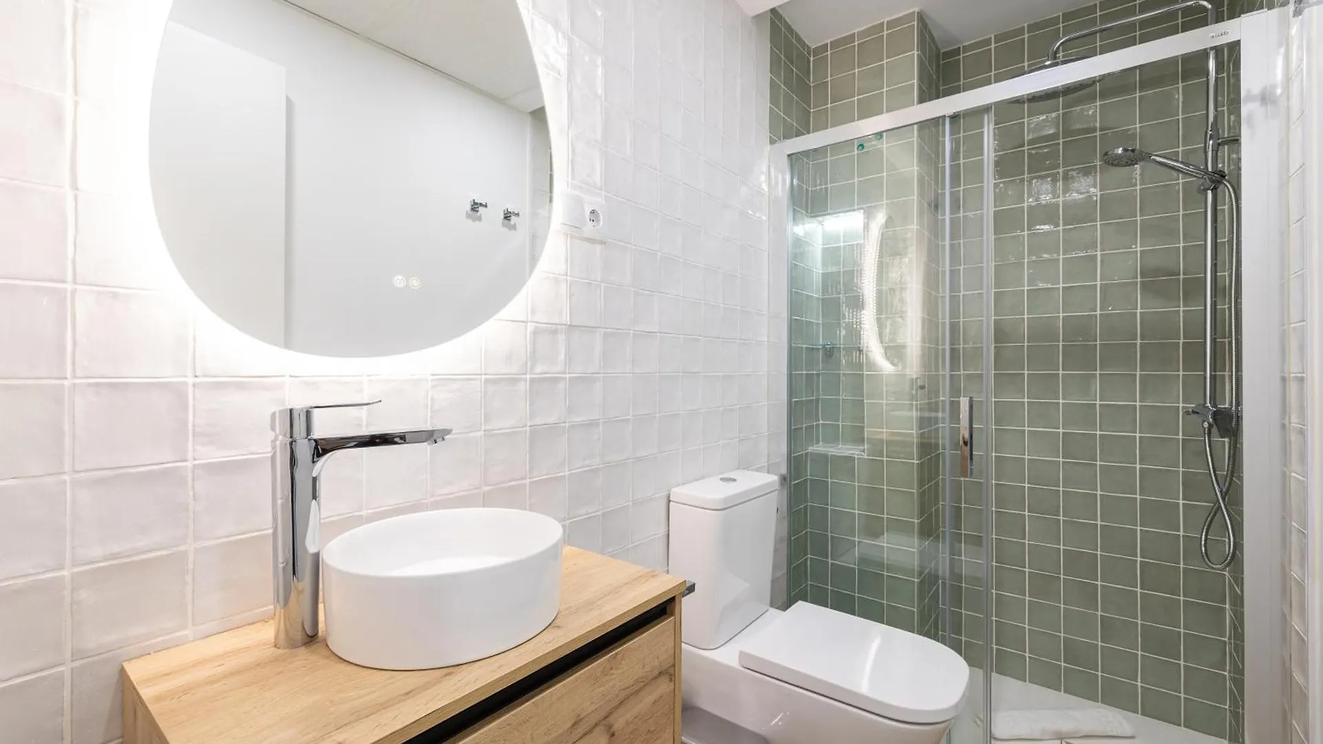 Daire Bright Renovated -Terrace -1Bedroom 1Bath Málaga İspanya