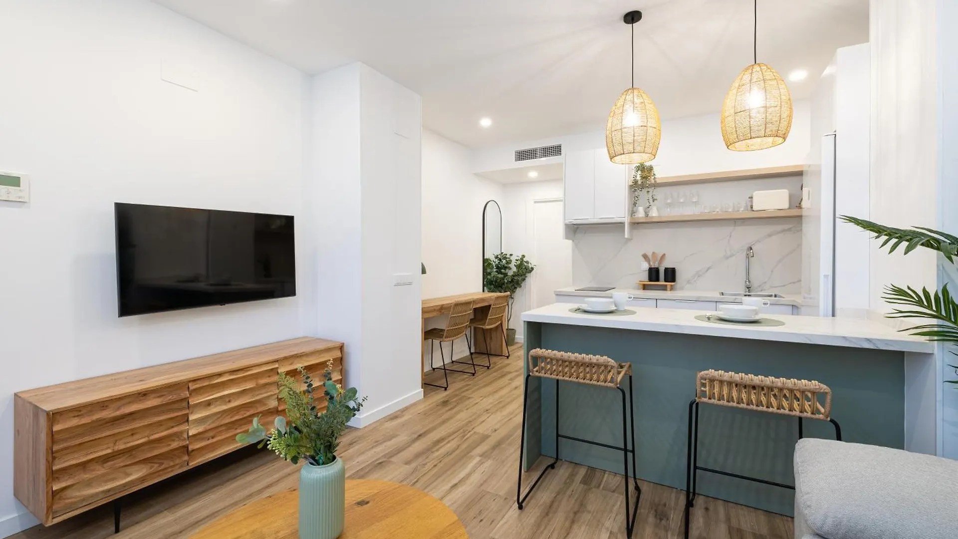 Daire Bright Renovated -Terrace -1Bedroom 1Bath Málaga