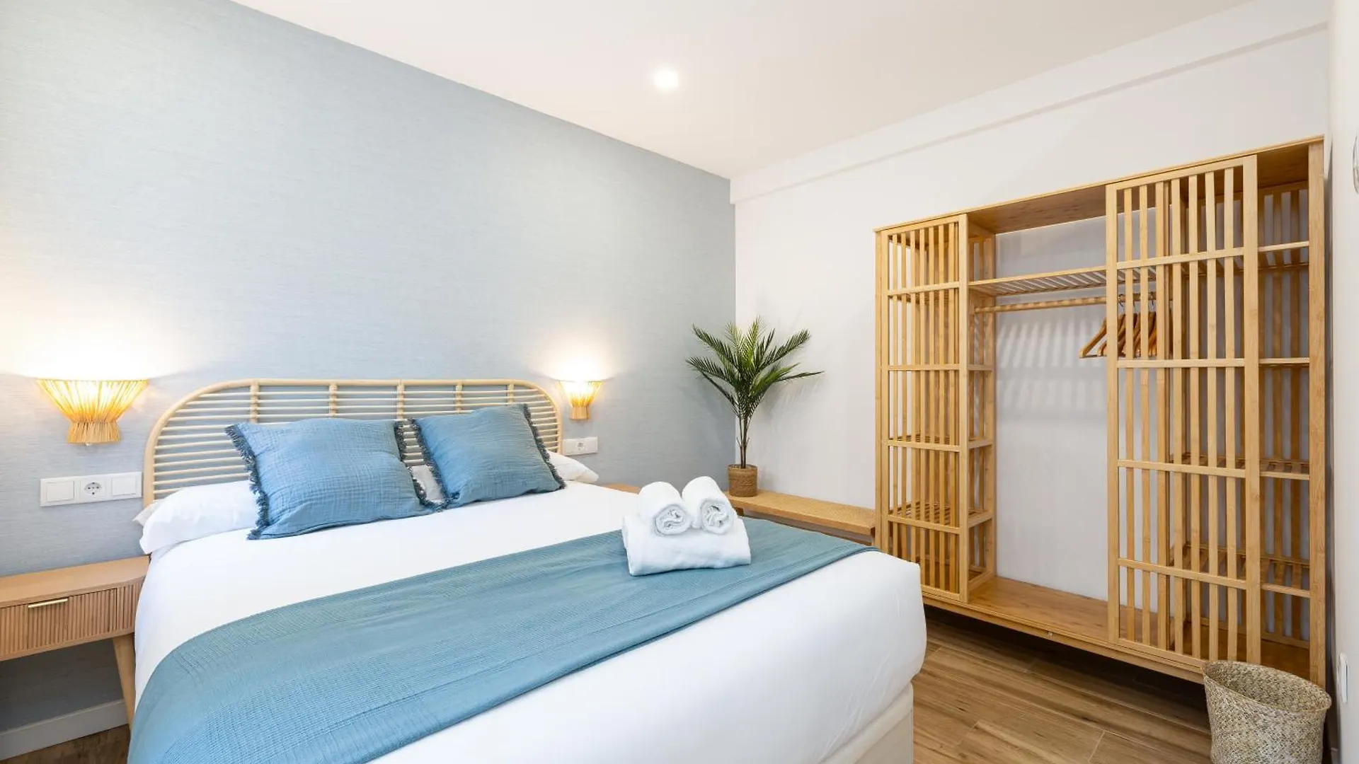Bright Renovated -Terrace -1Bedroom 1Bath Malaga
