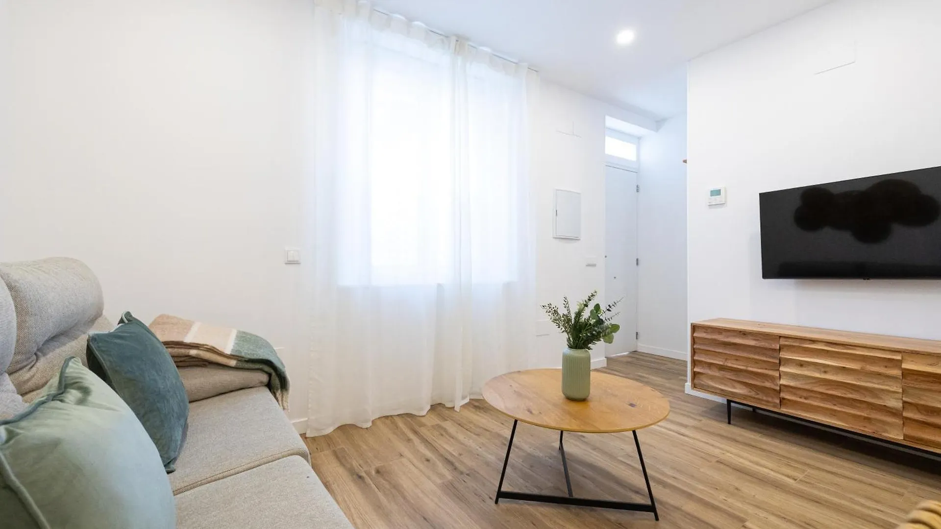 Bright Renovated -Terrace -1Bedroom 1Bath Malaga 0*,