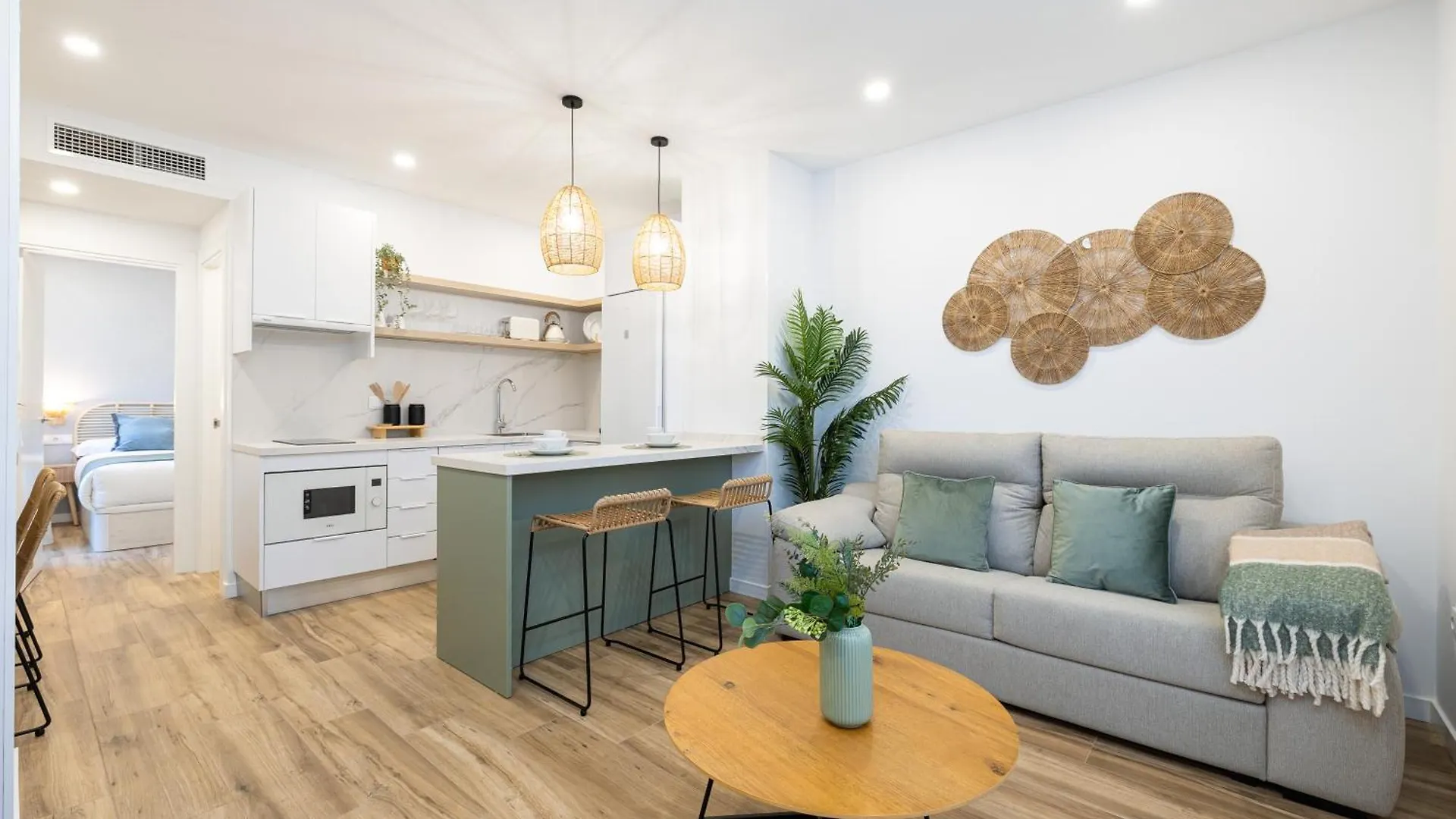 Bright Renovated -Terrace -1Bedroom 1Bath Malaga